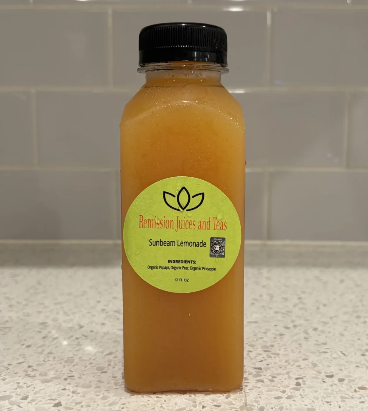 Sunbeam Lemonade - Papaya, Pears, Pineapples, Lemon. This juice can be made with or without papaya seeds