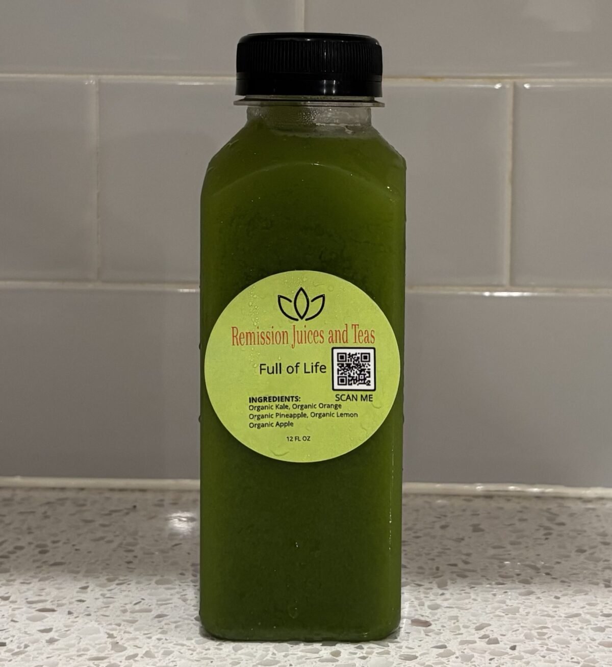 Full of Life - Kale, Pineapples, Lemon, Apples, Oranges